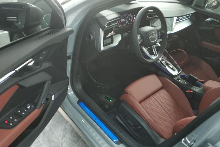 奥迪A3 2025款 A3L Limousine 35TFSI 飞驰尊享型中控内饰20