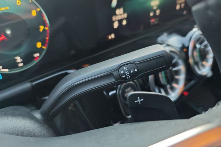 奔驰GLA 2023款 GLA 220 4MATIC中控内饰18