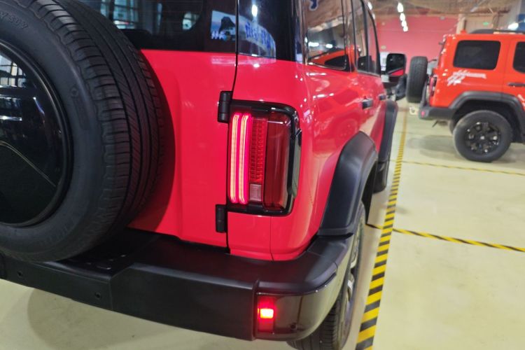 坦克300 2021款 城市版 2.0T 很有型车身外观9