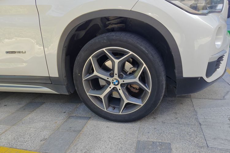 宝马X1 2018款 sDrive18Li 尊享型车身外观10