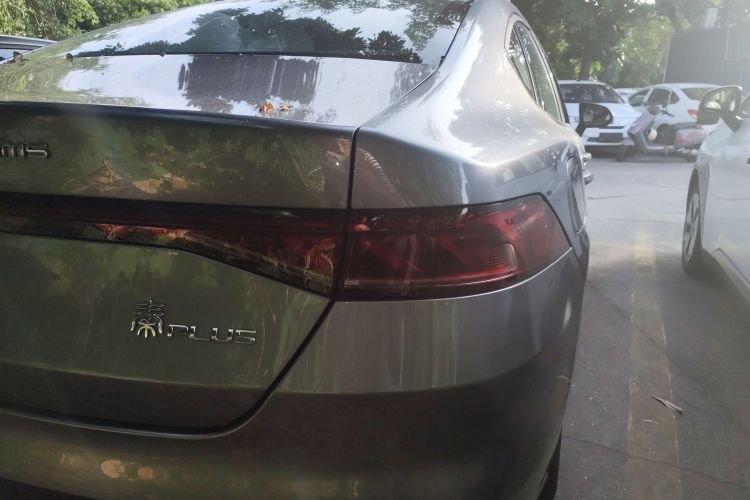 比亚迪 秦PLUS 2024款 荣耀版 DM-i 55KM领先型车身外观9