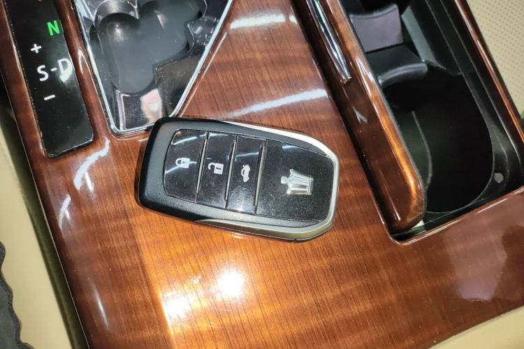 丰田 皇冠 2015款 2.5L 智享版中控内饰11