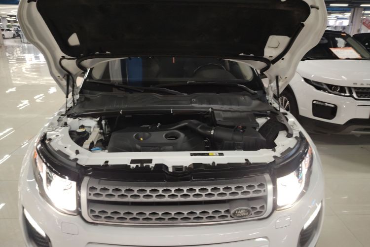 路虎 揽胜极光 2017款 2.0T 英伦锋尚版机舱底盘24