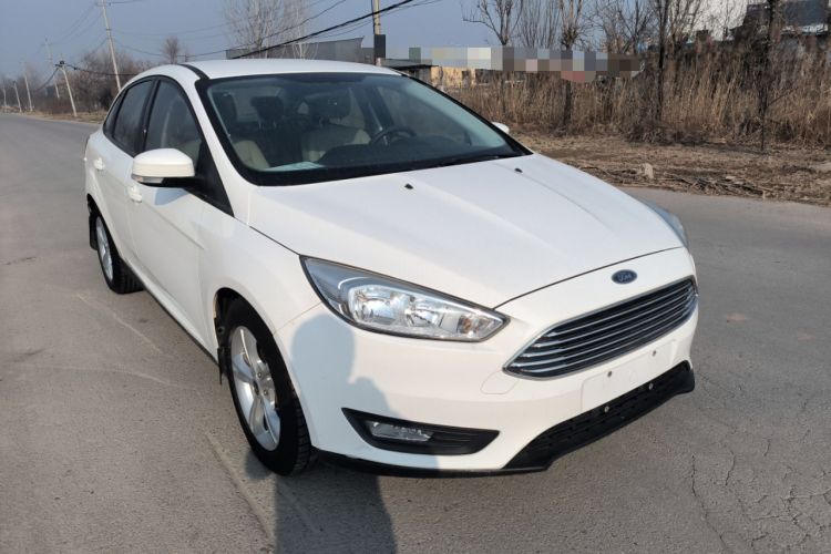 福特 福克斯 2017款 三厢 1.6L 自动舒适型智行版车身外观3