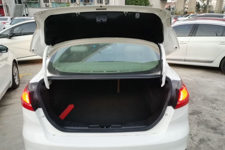 福特 福克斯 2017款 三厢 1.6L 自动舒适型智行版局部细节23