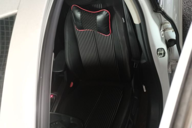 标致408 2018款 改款 350THP 自动豪华版局部细节19