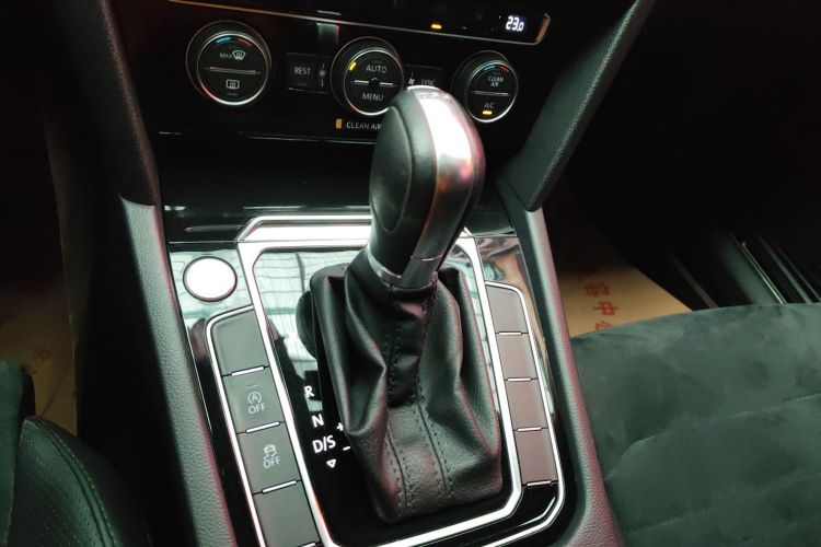 大众 迈腾 2018款 380TSI DSG 尊贵型中控内饰18