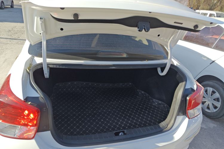 现代 瑞纳 2017款 1.4L 手动焕新版 国VI机舱底盘23