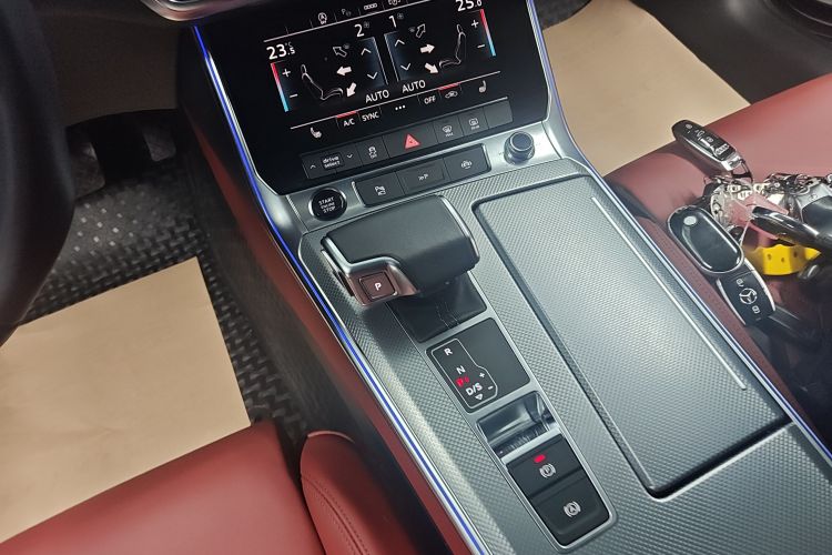 奥迪A7L 2024款 45 TFSI quattro S-line 黑武士版局部细节18