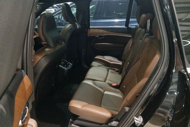沃尔沃XC90 2022款 B6 智逸豪华版 7座中控内饰21
