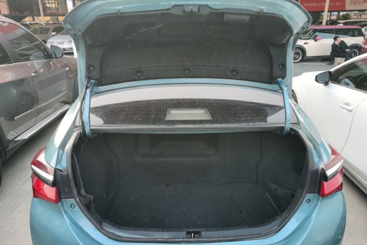 丰田 卡罗拉 2017款 改款双擎 1.8L E-CVT精英版机舱底盘23