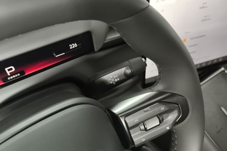 小鹏P7 2025款 702 长续航 Ultra局部细节18