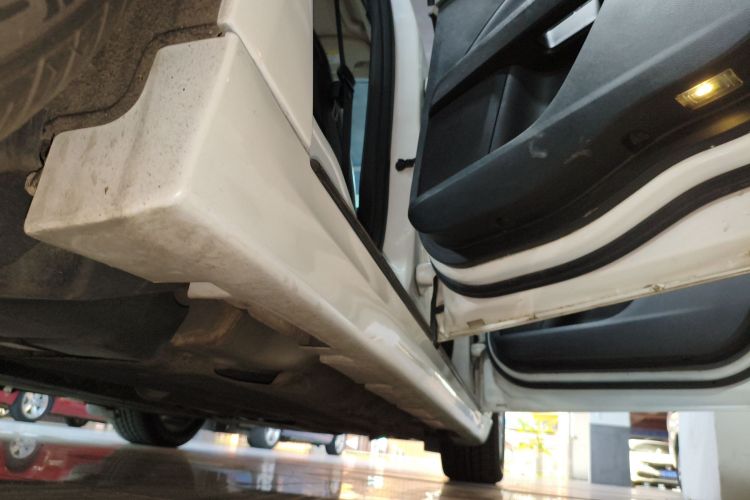 福特 蒙迪欧 2013款 2.0L GTDi200时尚型局部细节9001