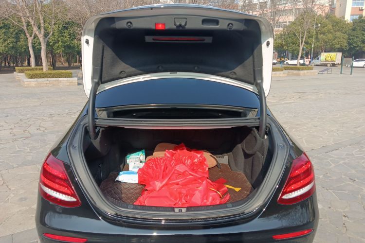 奔驰E级 2018款 改款 E 200 L 运动型机舱底盘23