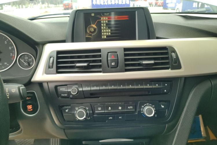 宝马3系 2015款 316Li 时尚型中控内饰16