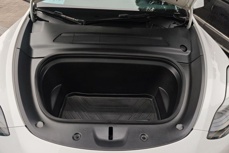 特斯拉 Model Y 2021款 标准续航后驱版局部细节24