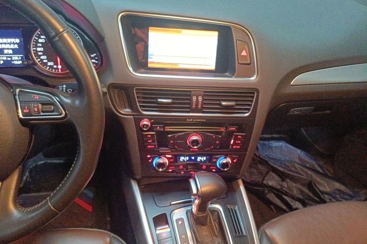 奥迪Q5 2016款 40 TFSI 技术型中控内饰16