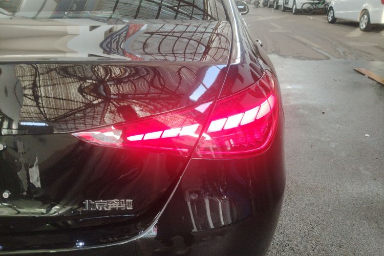 奔驰C级 2024款 改款三 C 260 L车身外观9