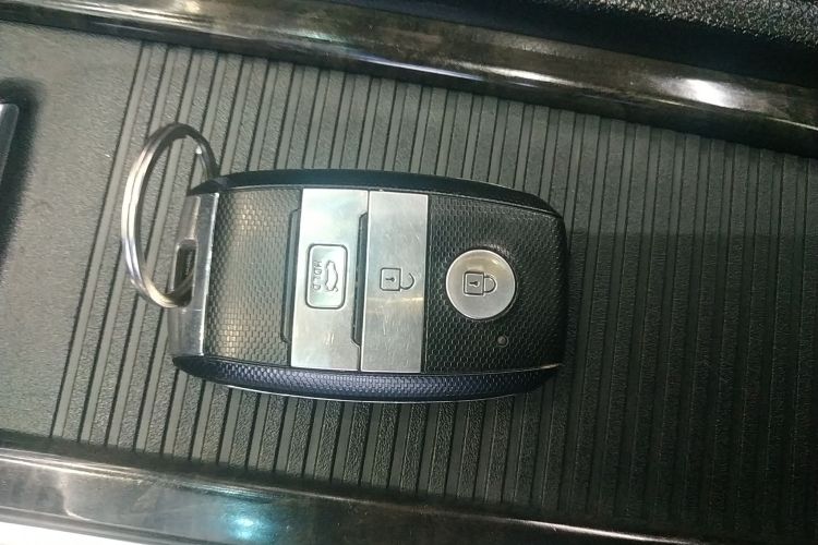 起亚K5 2016款 1.6T 自动LUX中控内饰7001