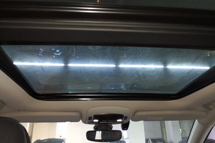 Jeep 大指挥官PHEV 2020款 2.0T 插电混动领先版中控内饰22