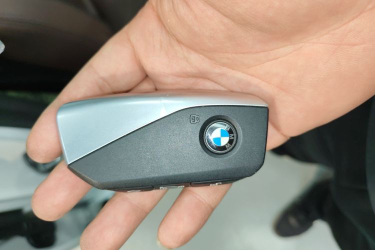 宝马iX1 2023款 xDrive30L X设计套装中控内饰11