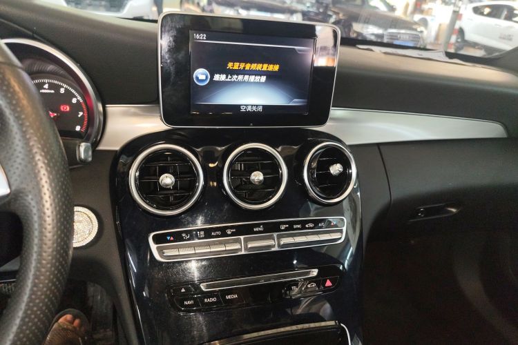 奔驰C级 2017款 C 200 运动版中控内饰16