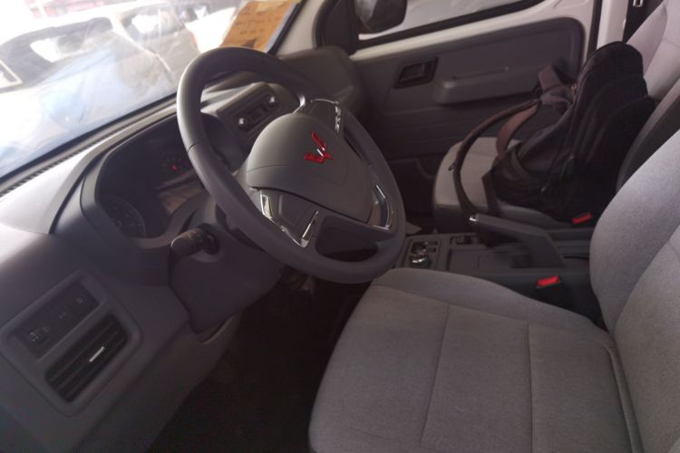 五菱汽车 五菱扬光 2025款 400km 客车版舒适型中控内饰19