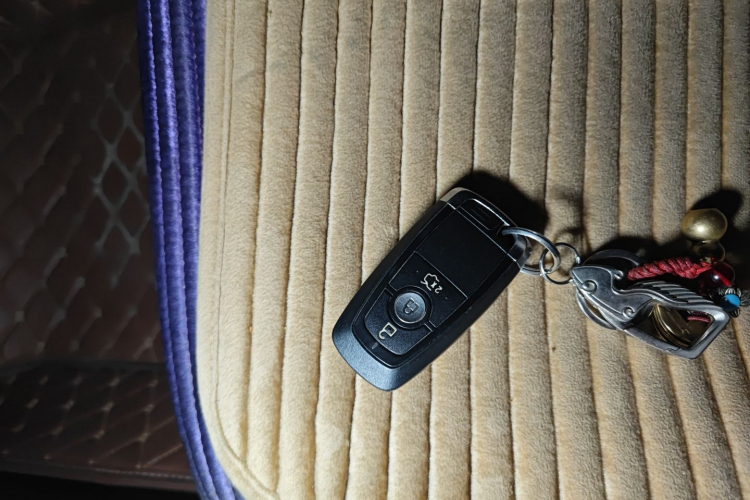 福特 蒙迪欧 2017款 EcoBoost 180 时尚型中控内饰11