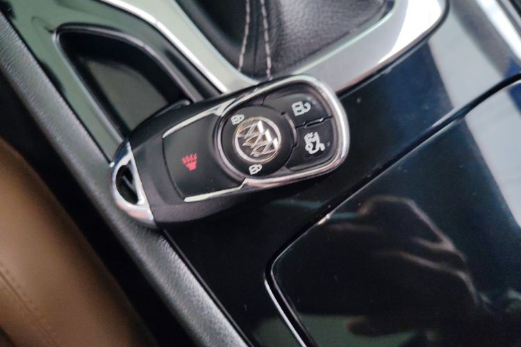 别克 君威 2017款 20T 豪华型中控内饰11