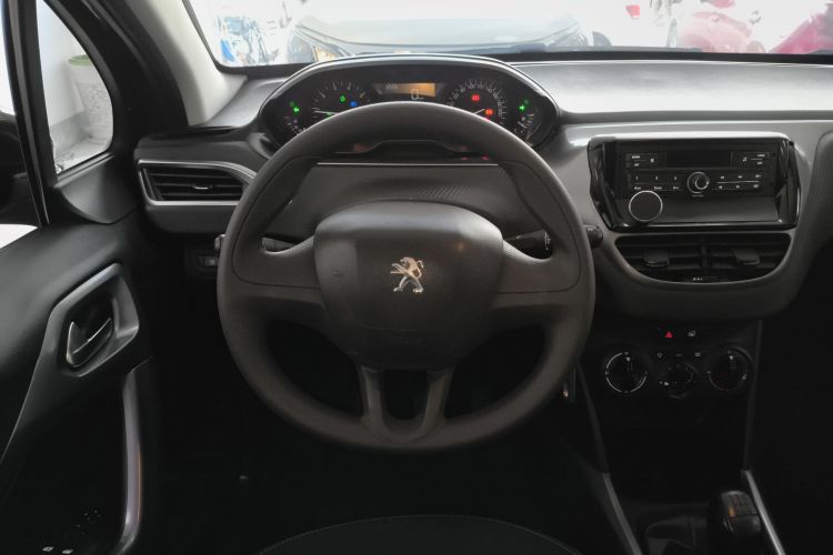 标致2008 2014款 1.6L 手动潮流版局部细节13