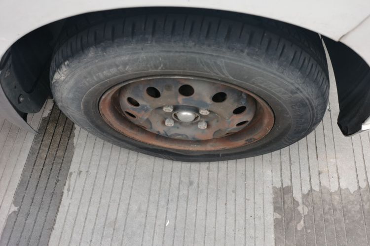 五菱汽车 五菱宏光 2015款 1.2L S 基本型国V车身外观10