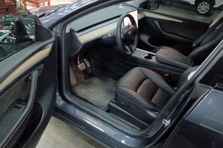 特斯拉 Model Y 2022款 改款 后轮驱动版中控内饰7003