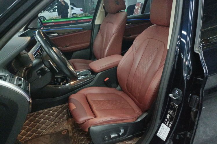 宝马X3 2022款 改款 xDrive30i 领先型 M曜夜套装中控内饰19
