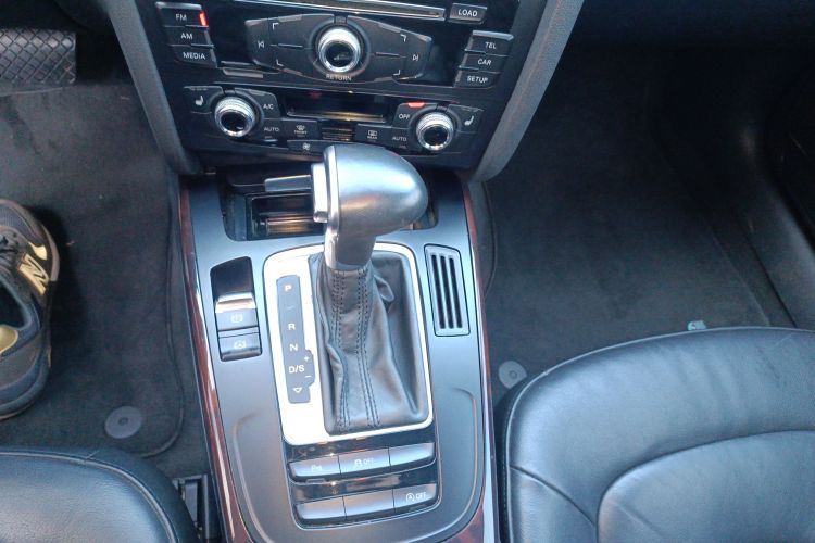 奥迪A4L 2015款 35 TFSI 自动舒适型中控内饰18