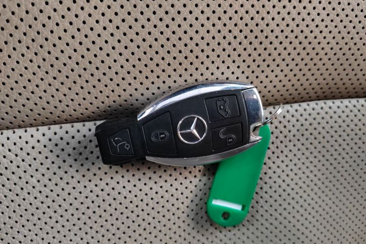 奔驰V级 2018款 V 260 L 尊贵加长版 国V中控内饰11