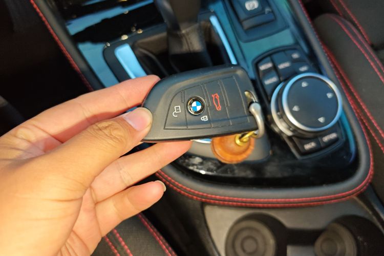 宝马2系多功能旅行车 2015款 218i 运动设计套装中控内饰7001