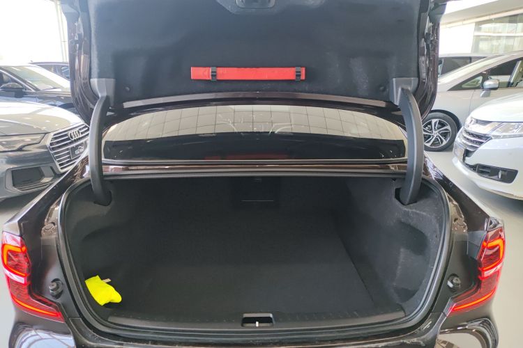 沃尔沃S60 2020款 T4 智逸豪华版机舱底盘23