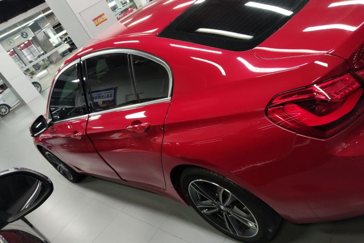 宝马1系 2020款 120i 时尚型车身外观4