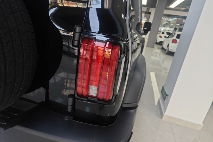 坦克300 2025款 2.0T 征服者车身外观6006