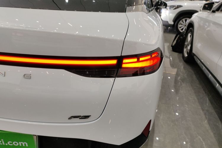 小鹏P5 2021款 550G车身外观9