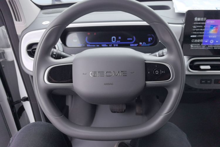 吉利银河 2025款 210km 熊猫卡丁中控内饰13