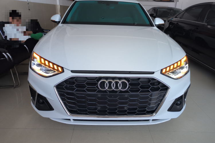 奥迪A4L 2023款 40 TFSI 时尚动感型车身外观2