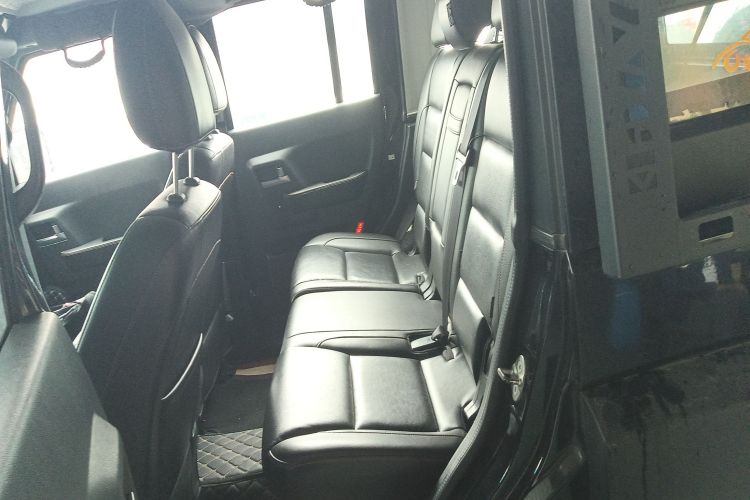 北京BJ40 2016款 40L 2.3T 自动两驱尊贵版中控内饰7004