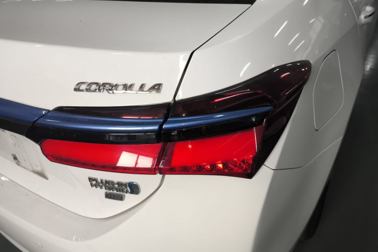 丰田 卡罗拉双擎E+ 2019款 1.8L E-CVT领先版车身外观9