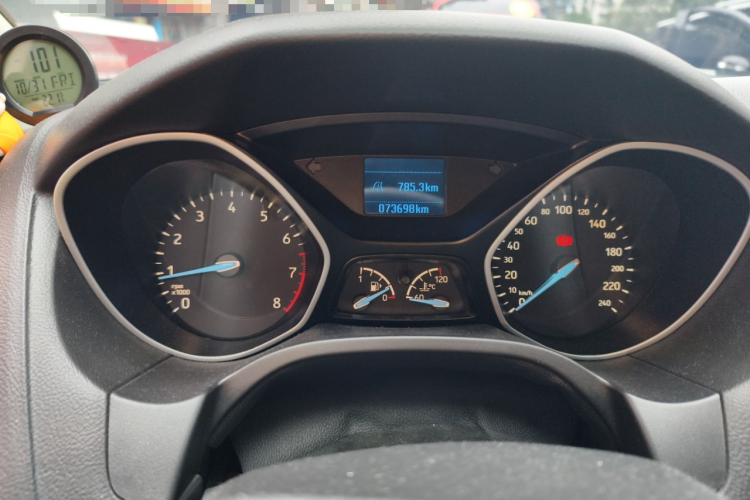 福特 福克斯 2017款 两厢 1.6L 手动舒适型智行版中控内饰15