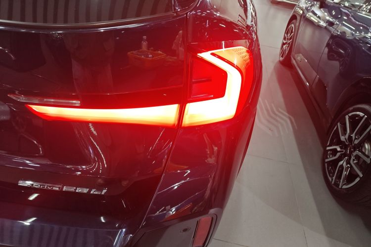 宝马X1 2023款 sDrive25Li M运动套装车身外观9