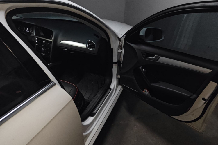 奥迪A4L 2013款 35 TFSI 自动标准型局部细节9005