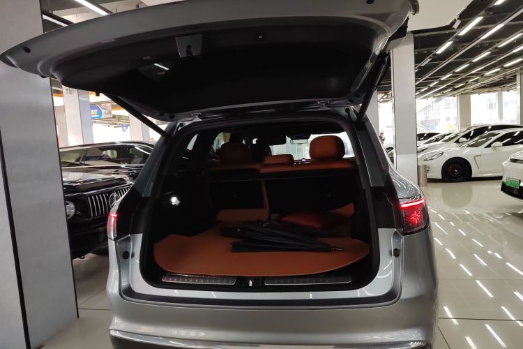 鸿蒙智行 问界M8 2025款 增程 Max+版 53.4kWh 5座版机舱底盘23