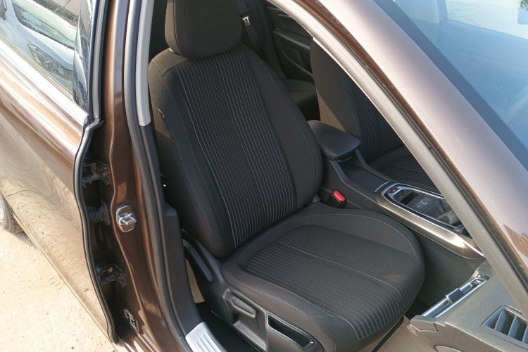 标致408 2015款 1.2T 自动豪华版局部细节41