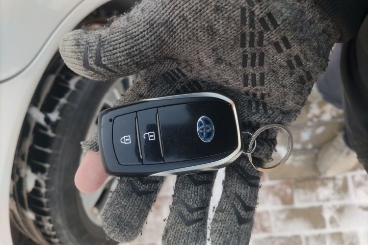 丰田 凌放HARRIER 2022款 双擎 2.5L CVT四驱尊享版中控内饰11